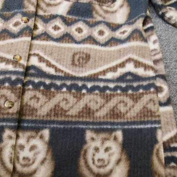Wolf Patterned Button-Up Fleece Shirt - Picture 3 of 12